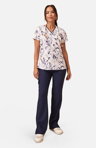 Women's Amanda Watercolor Botanical Print Scrub Top Women's Amanda Watercolor Botanical Print Scrub Top
